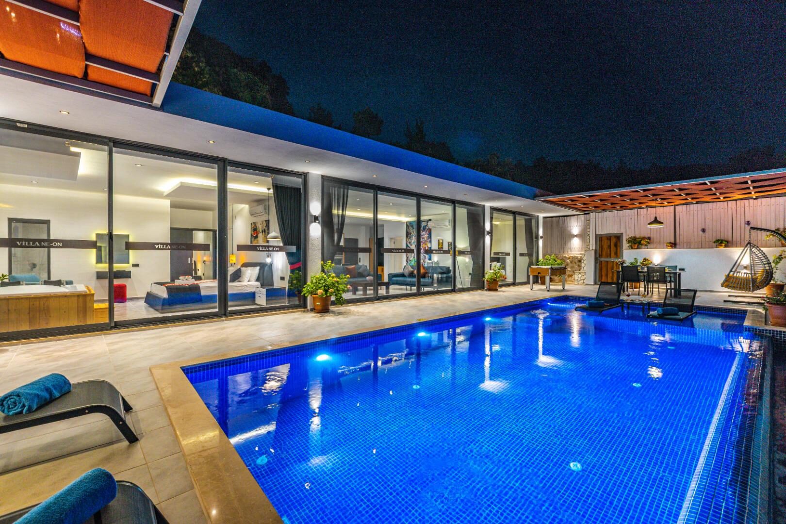 Villa Neon