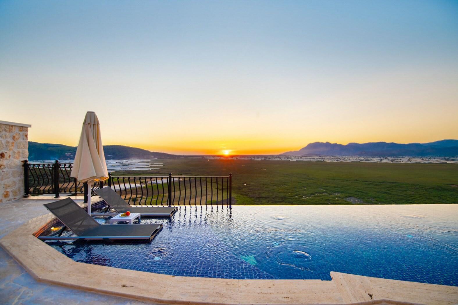 Villa Topaz — 16