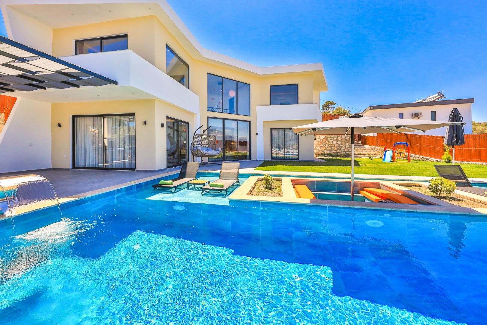 Villa Glass House — 9