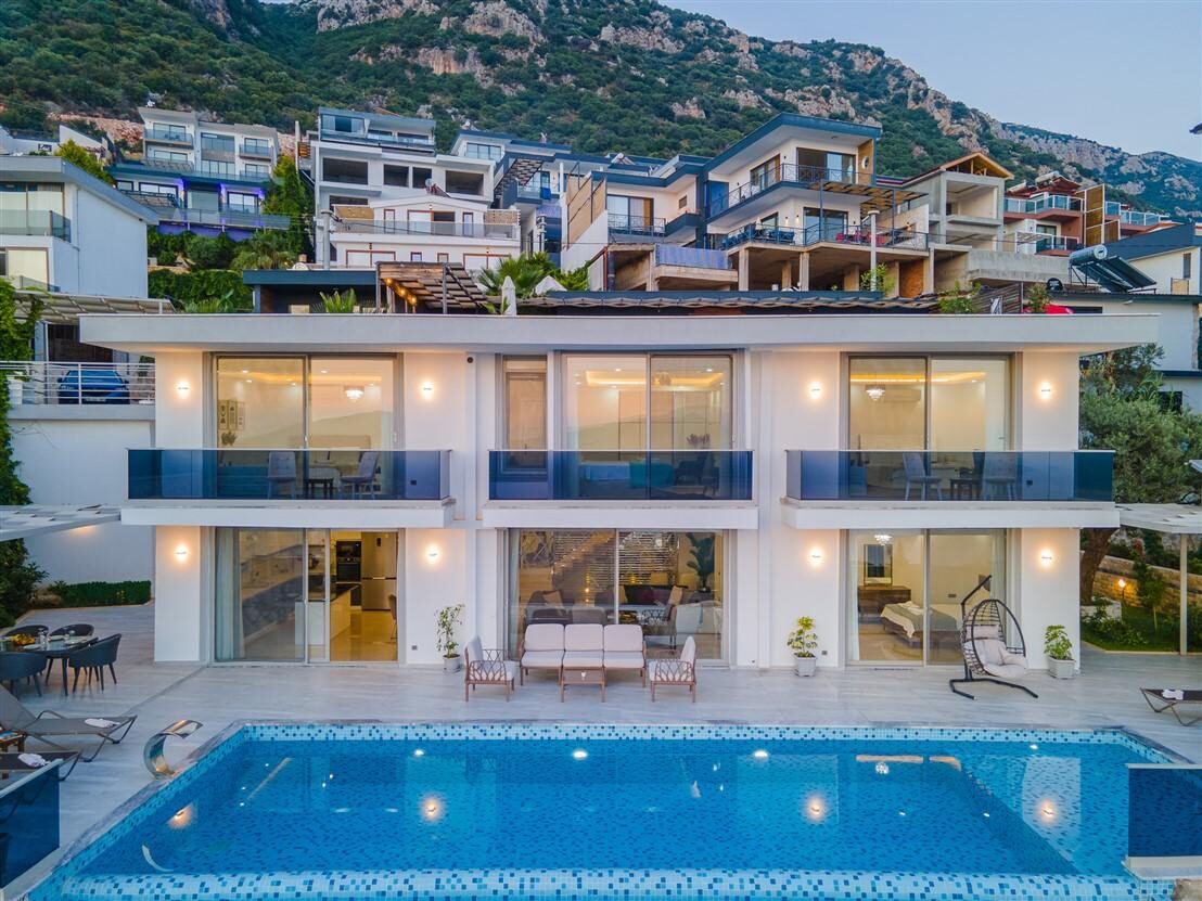 Villa July — 10