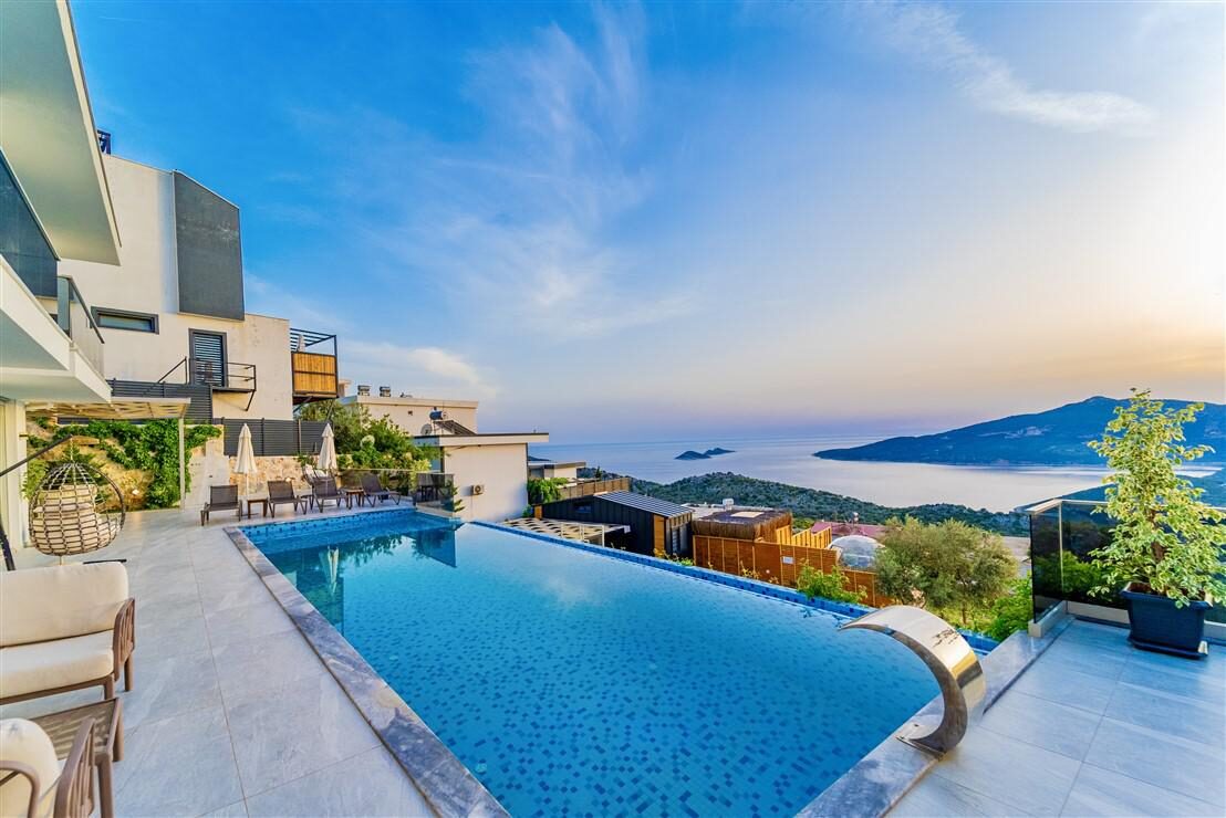 Villa July — 12