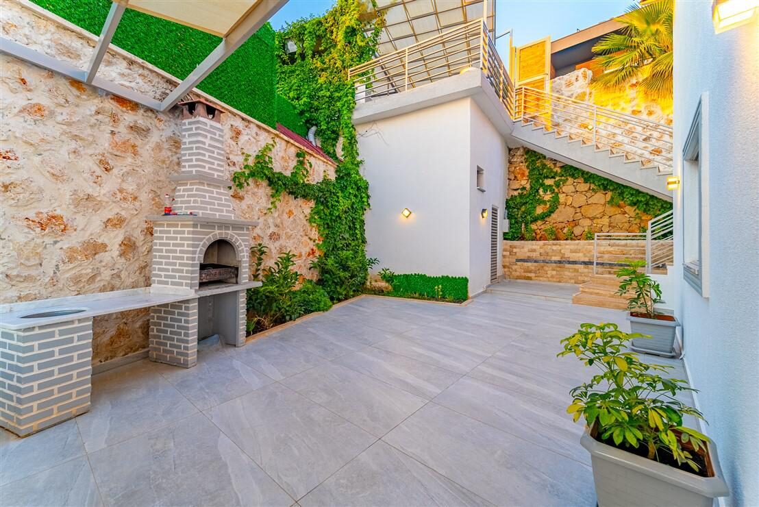 Villa July — 26