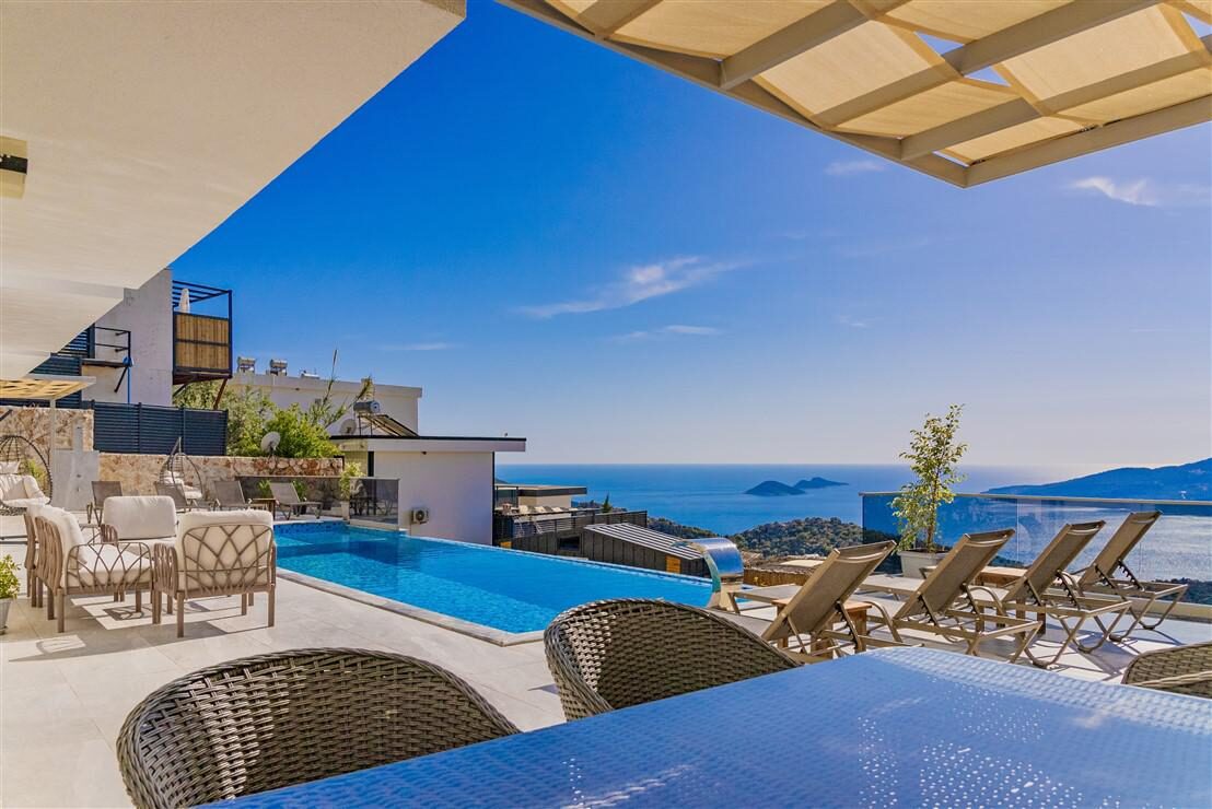 Villa July — 28