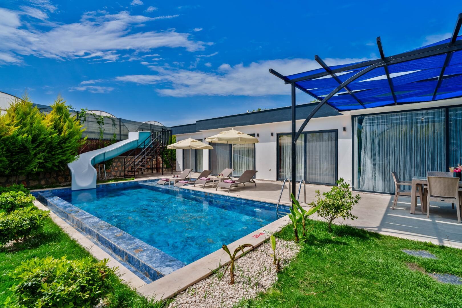 Villa Elena 1 — 3