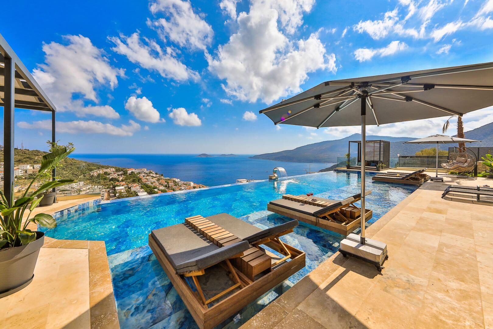 Villa Royal Life — 2