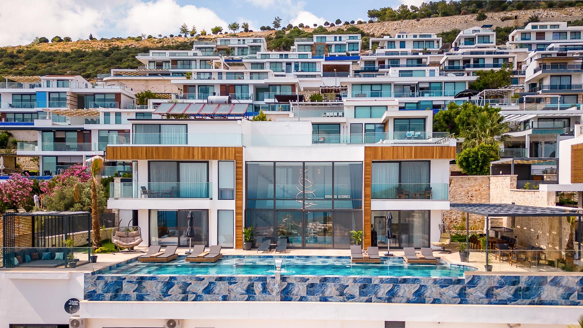 Villa Royal Life — 18