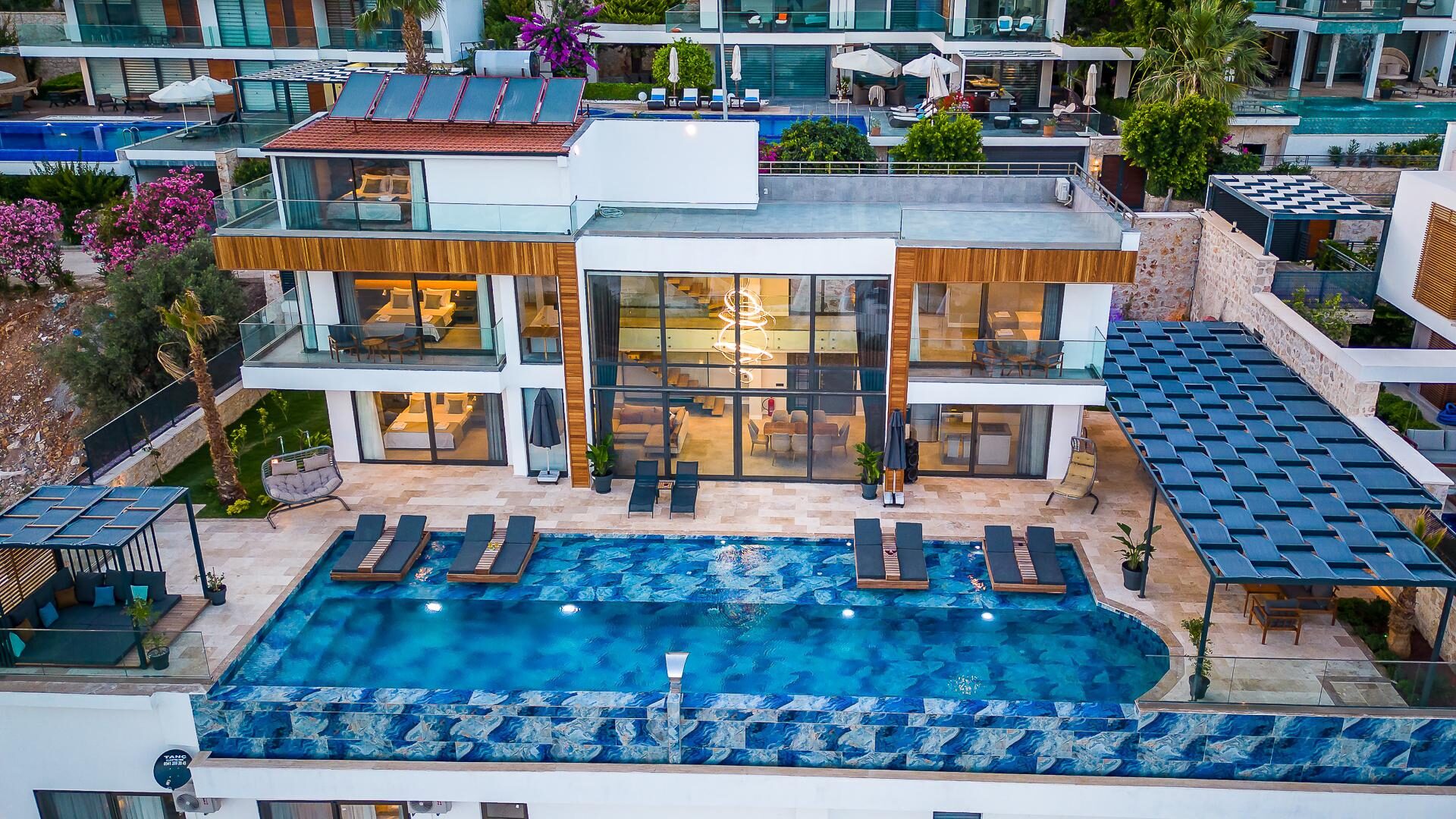 Villa Royal Life — 25