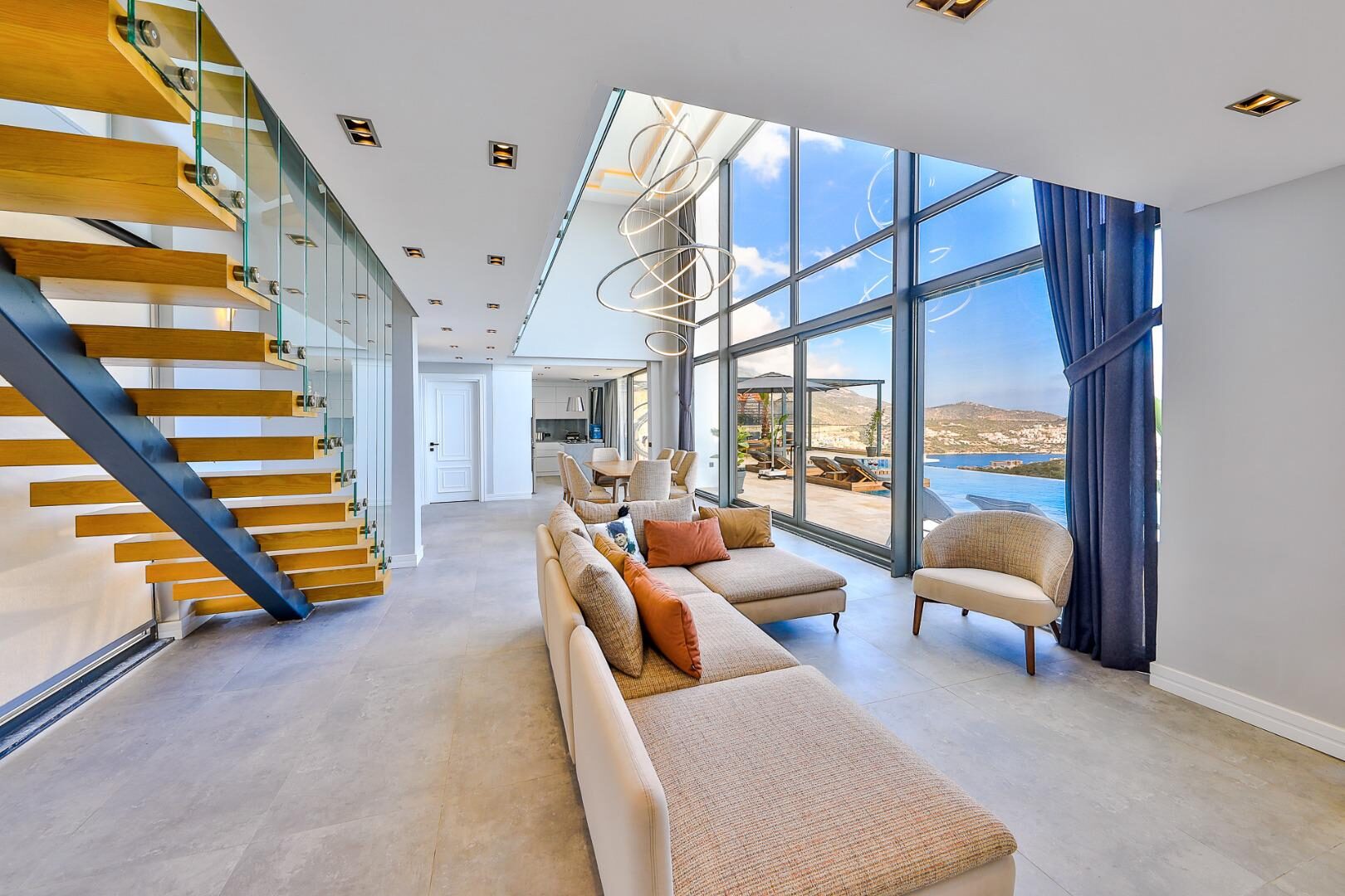 Villa Royal Life — 58