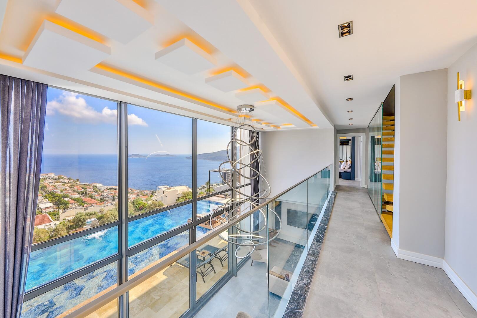 Villa Royal Life — 100
