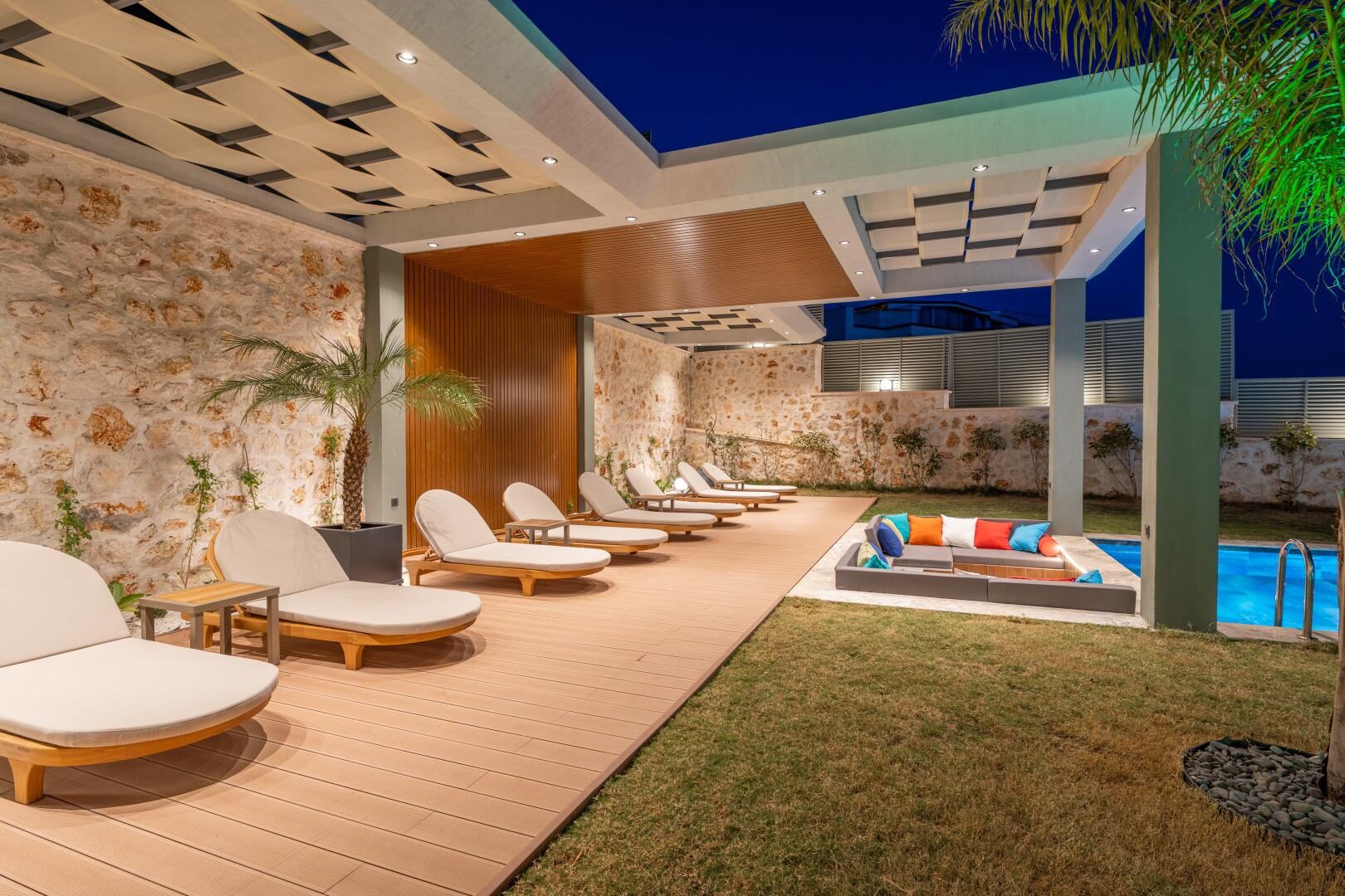 Villa Safran Flower — 3