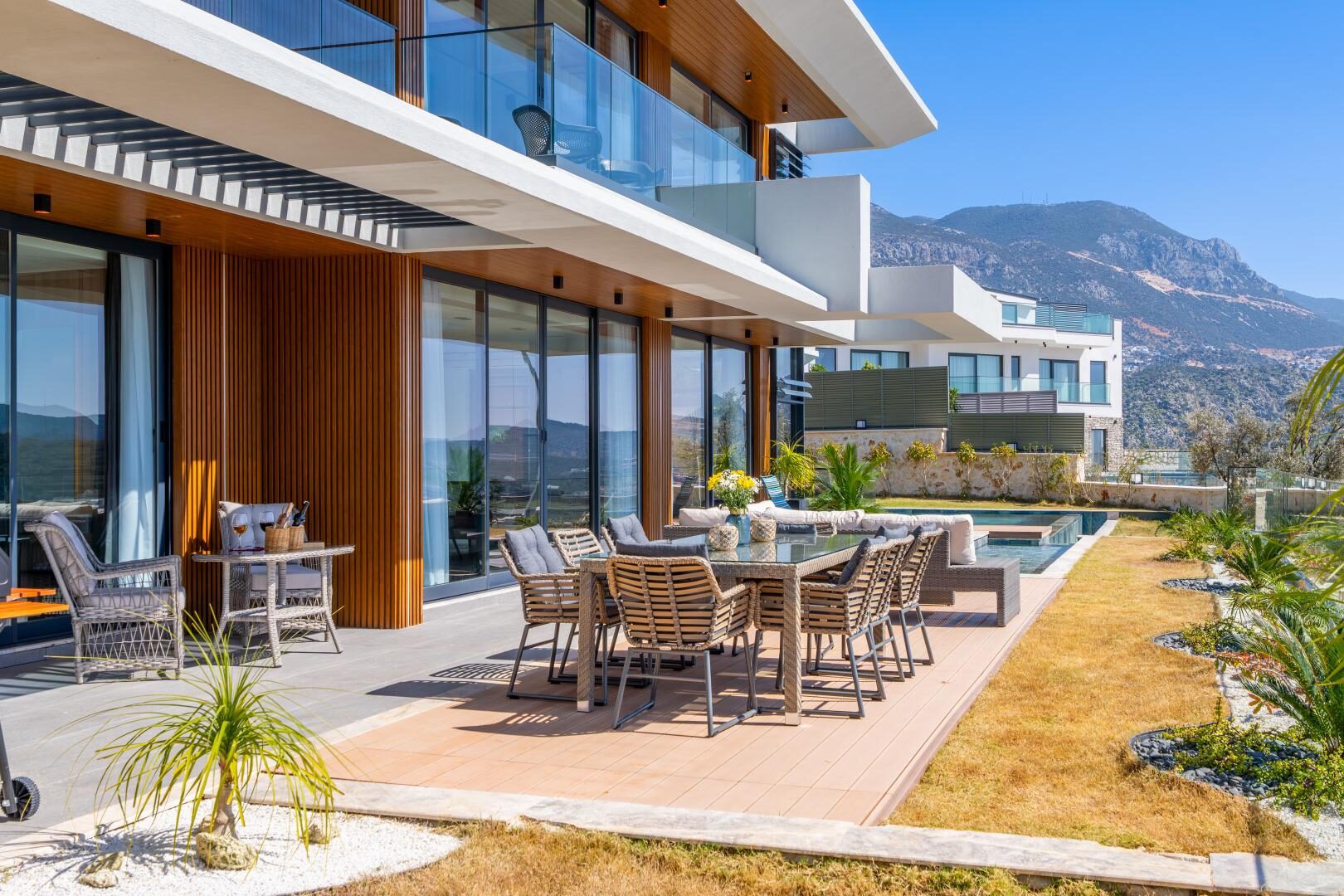 Villa Safran Flower — 17