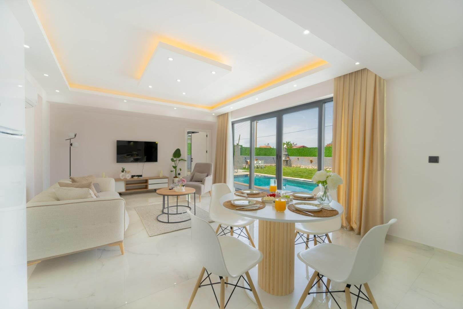 Villa Libertas 1 — 12