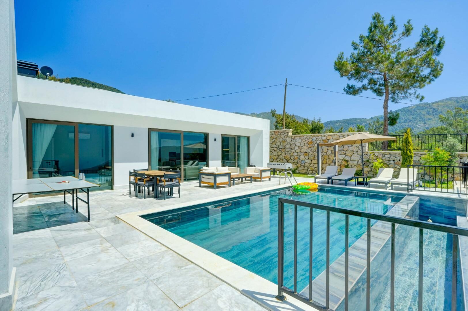 Villa Mercury 9 — 5