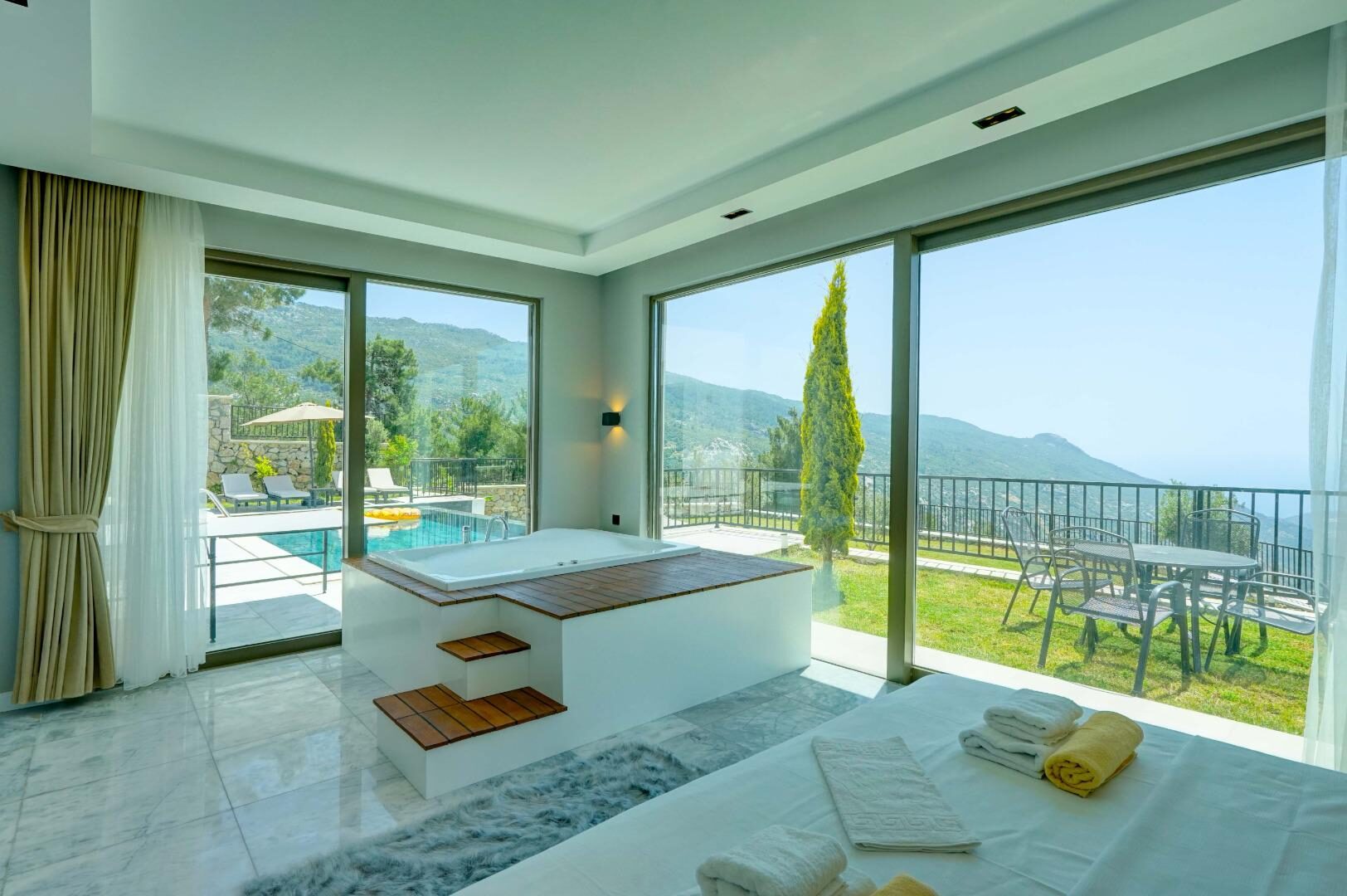 Villa Mercury 9 — 21
