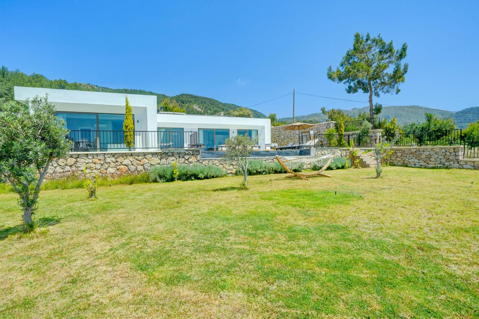Villa Mercury 9 — 32