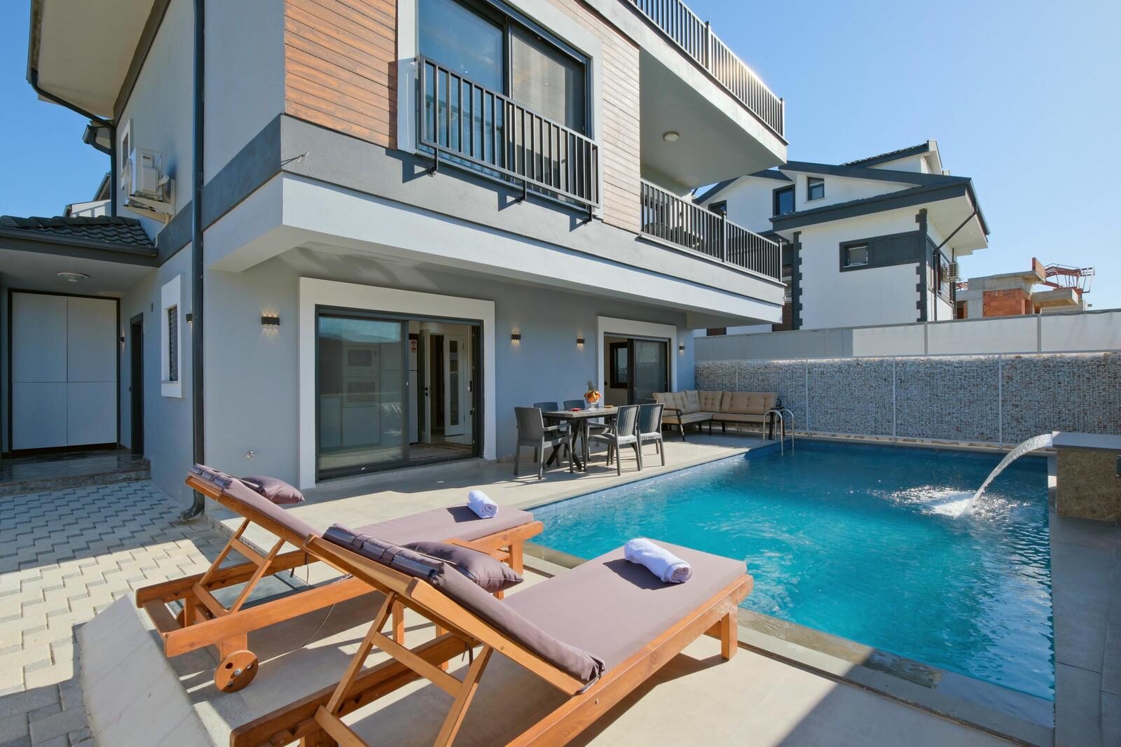 Villa White 1 — 3
