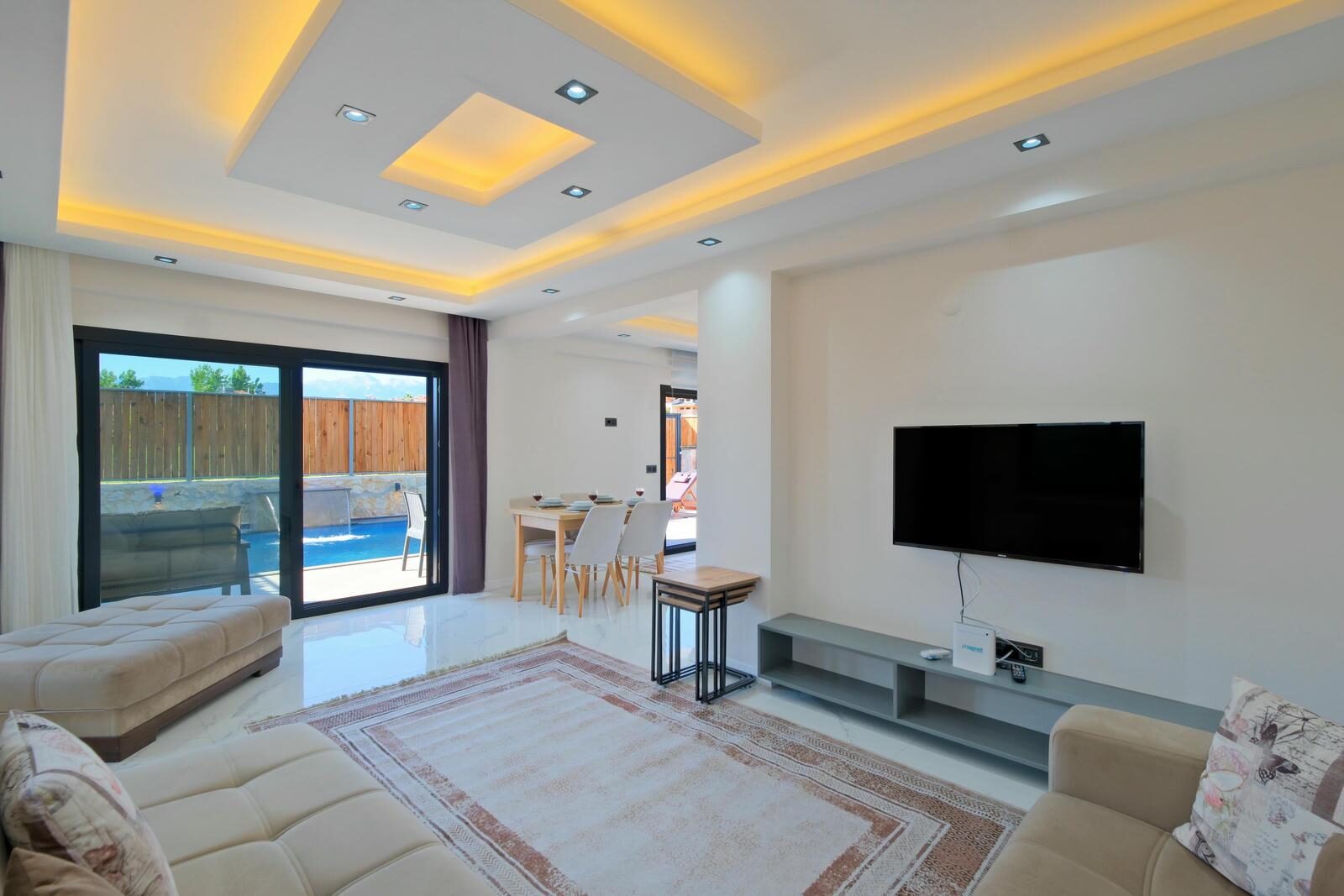 Villa White 1 — 12