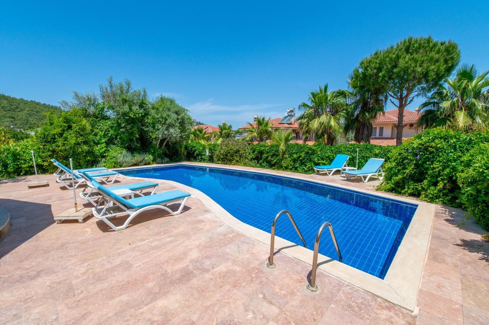 Villa Alora — 4