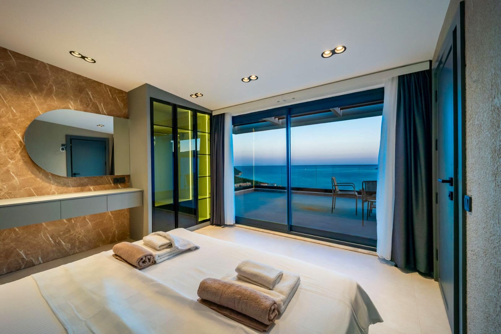 Villa Aura C — 54