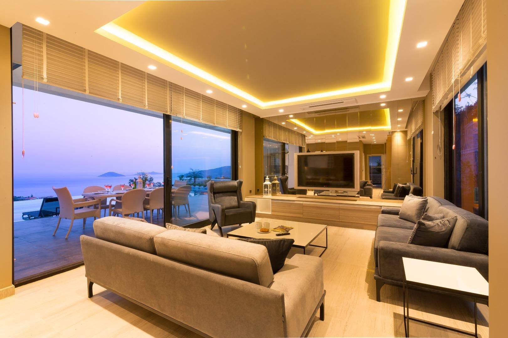 Villa Vogue — 11