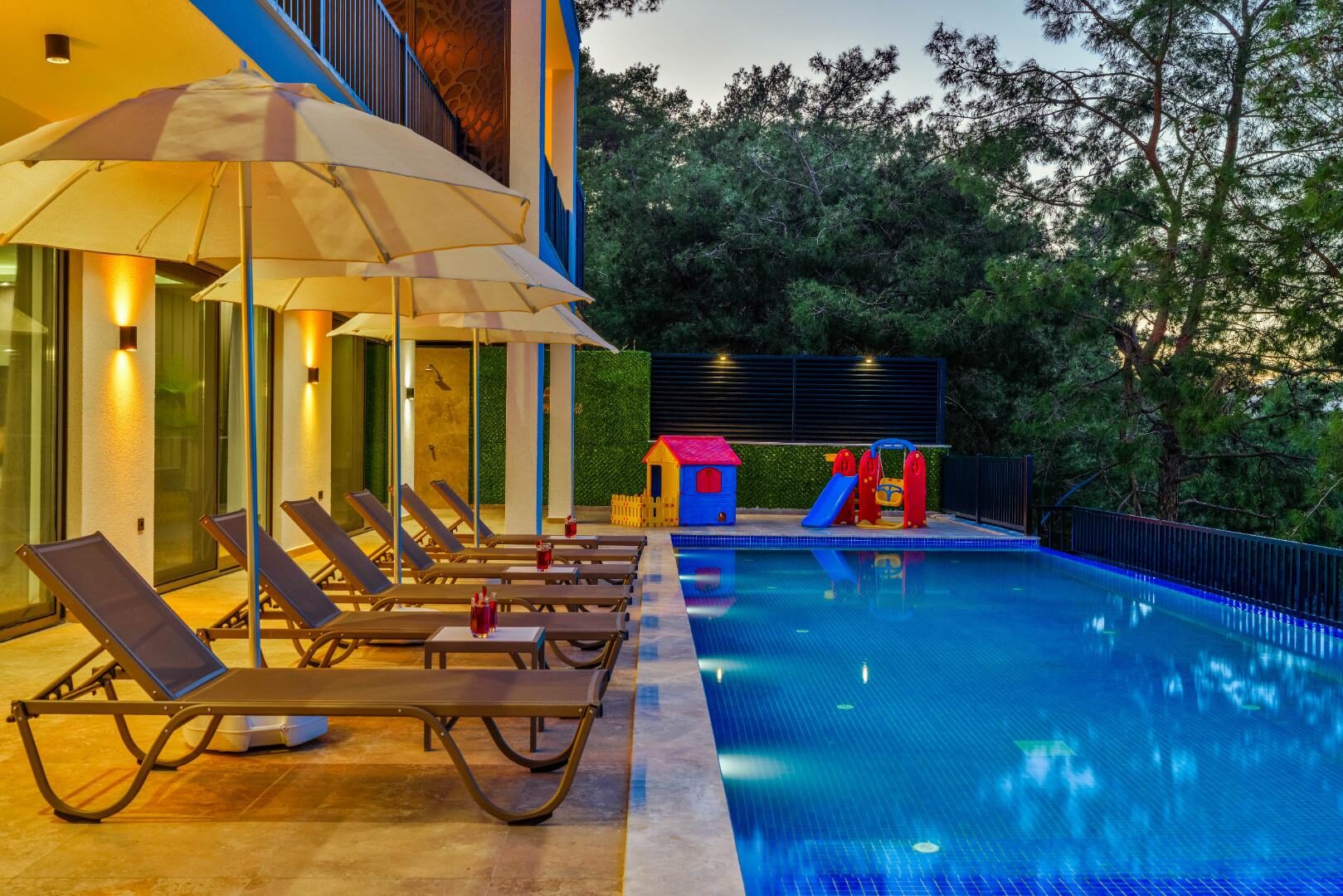 Villa Blue Night — 8