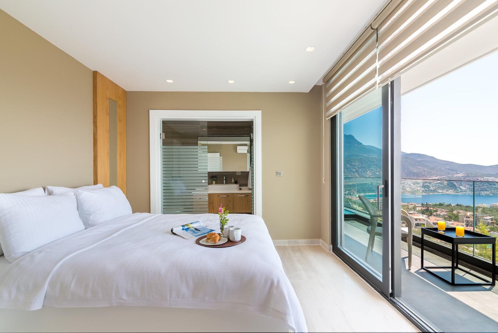 Villa Vogue — 21