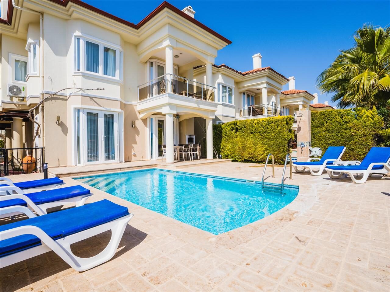 Villa Oyster 1 — 2