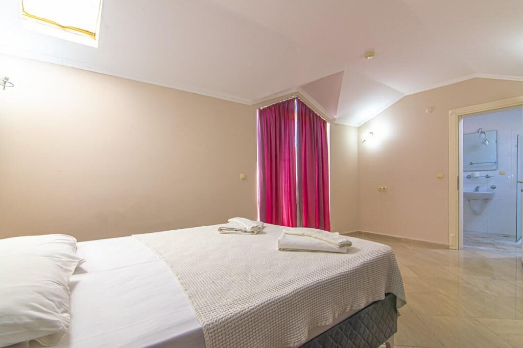 Villa Pearl 8 — 15