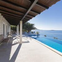 Villa Cape House – villa for rent in Yarımada