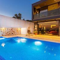 Villa Likya Black – villa for rent in Yeşilköy