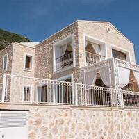 Villa Berat – villa for rent in Kördere