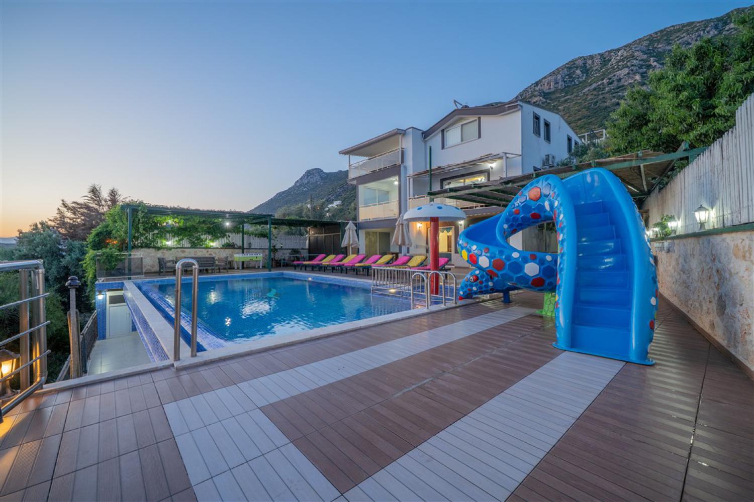 Villa Akca - 7 Bedrooms Luxury Economy Class Villa Suit for 14 people