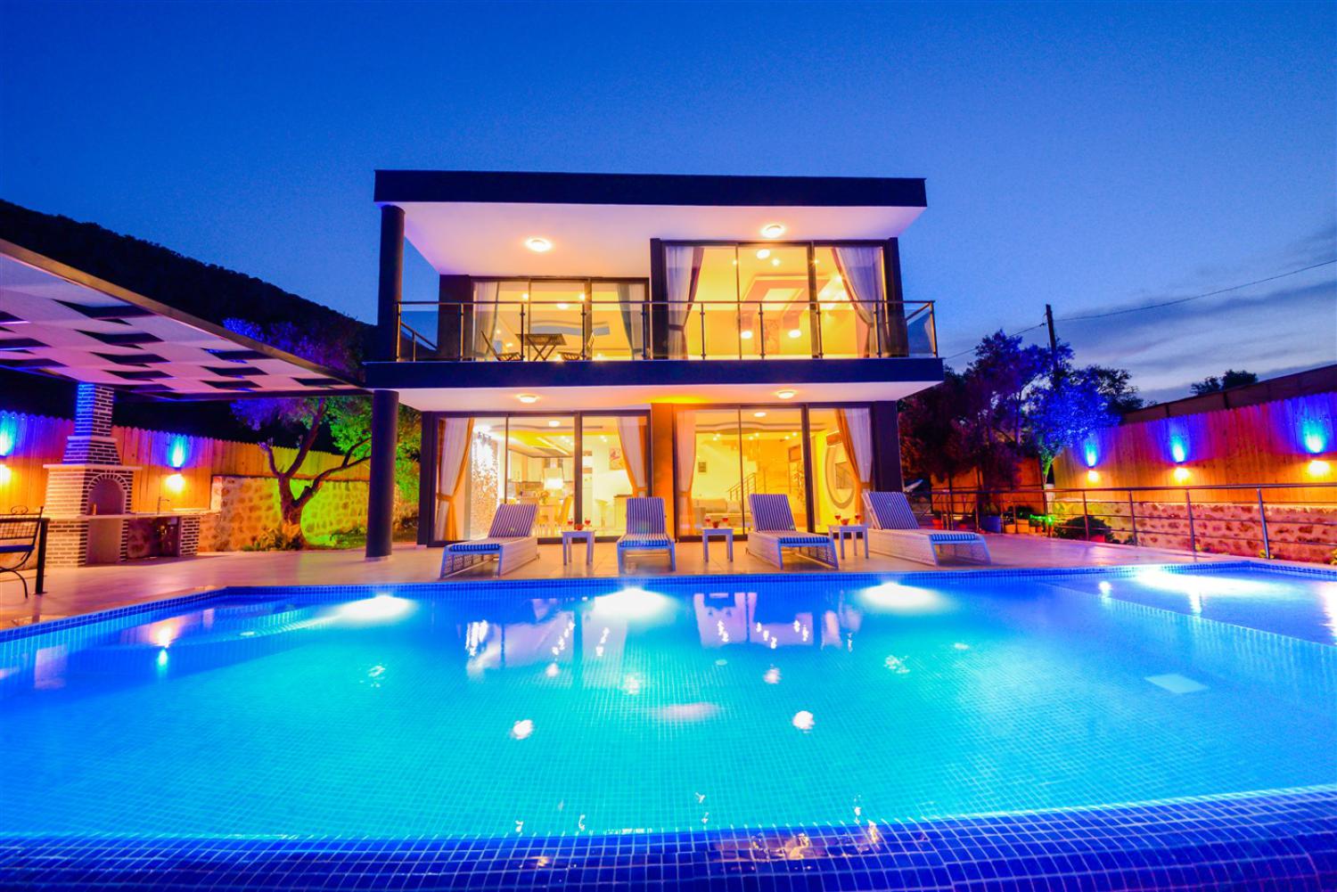 Villa Black Rose