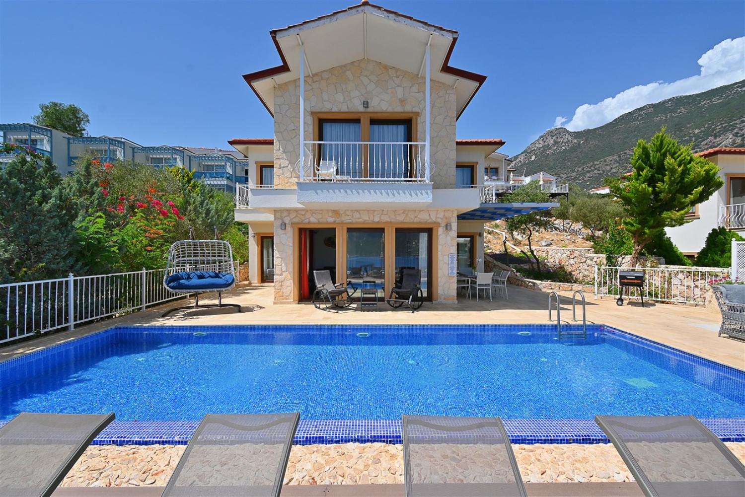 Villa Dionysus-Kalkan/Ortaalan,Walking Distance to Old Town,4 bedrooms/sleeps 8