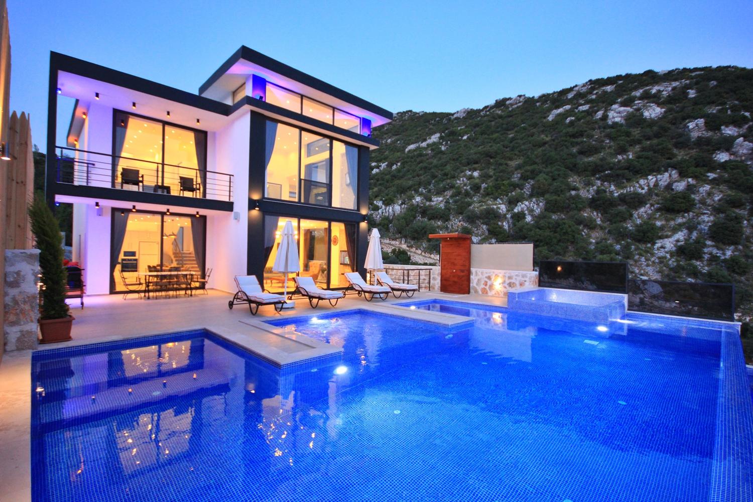 Villa Falez-Kalkan/İslamlar,2 bedrooms luxury villa with infinity pool and great sea views