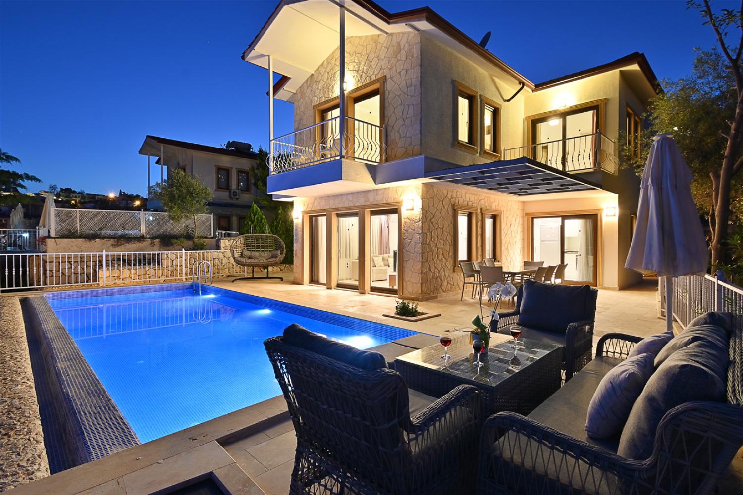 Villa Iris-Kalkan/Ortaalan,Walking Distance to Old Town,4 bedrooms/sleeps 8