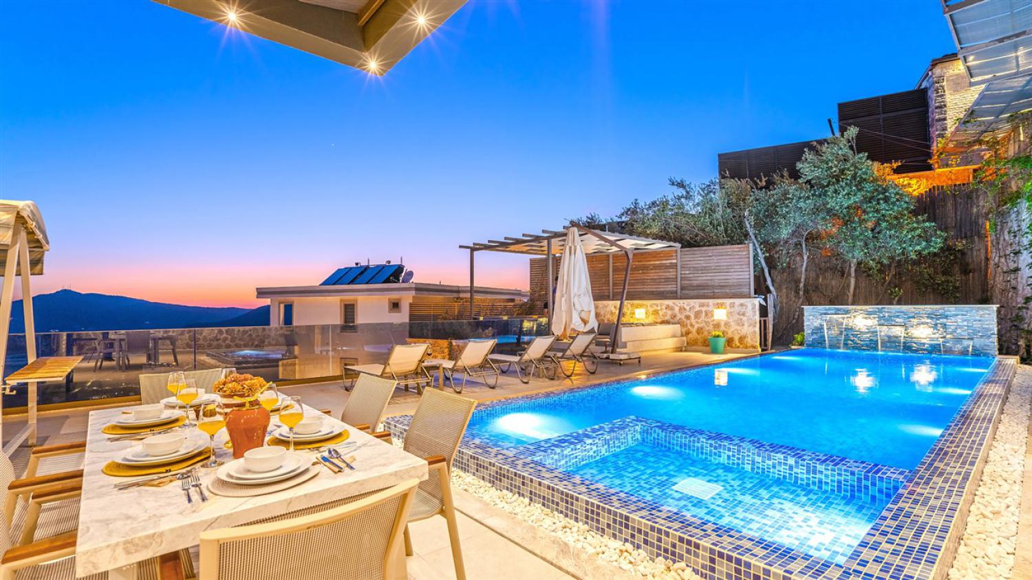 Villa White Smith (6) Kişilik Deniz Manzaralı Geniş Aile ve Arkadaş Villası