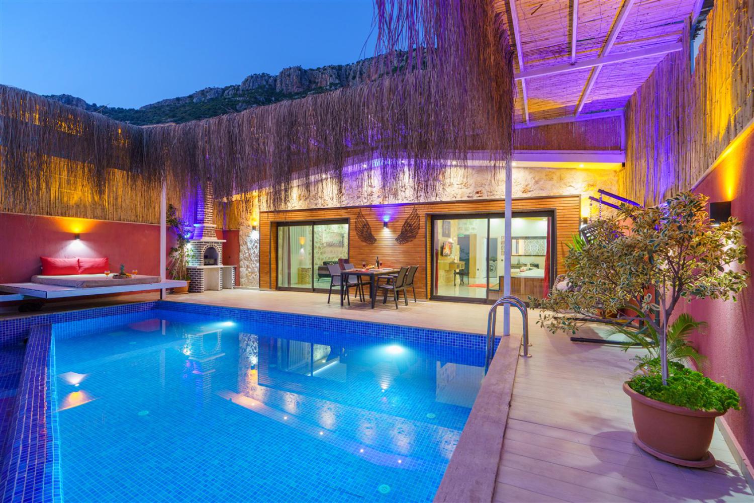VILLA MIRA QUEEN