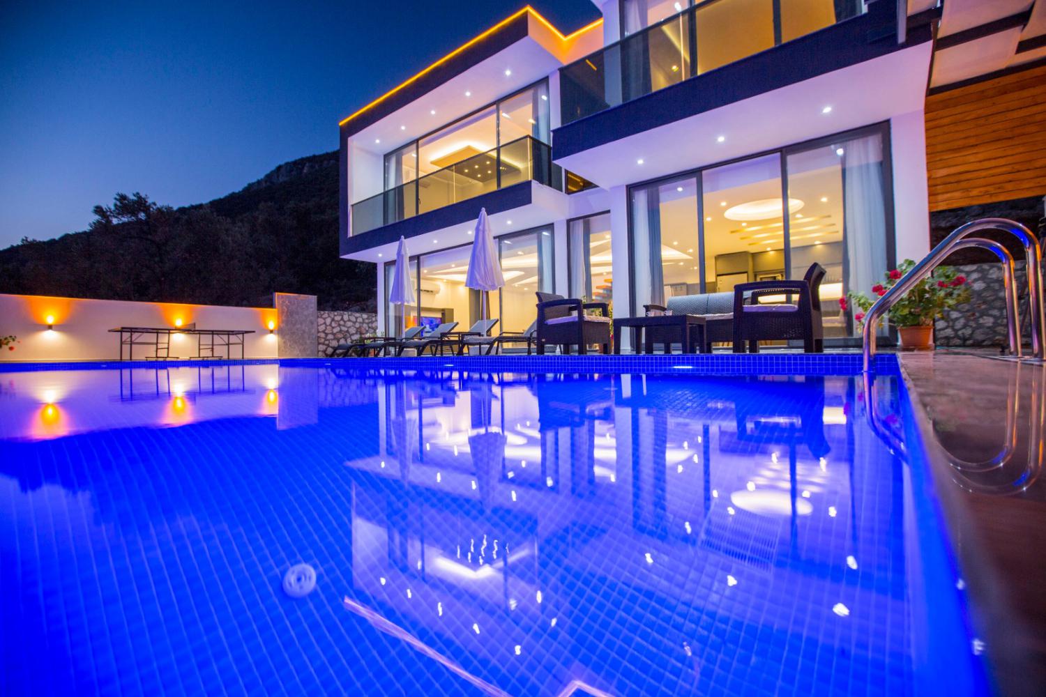 Villa Mustang