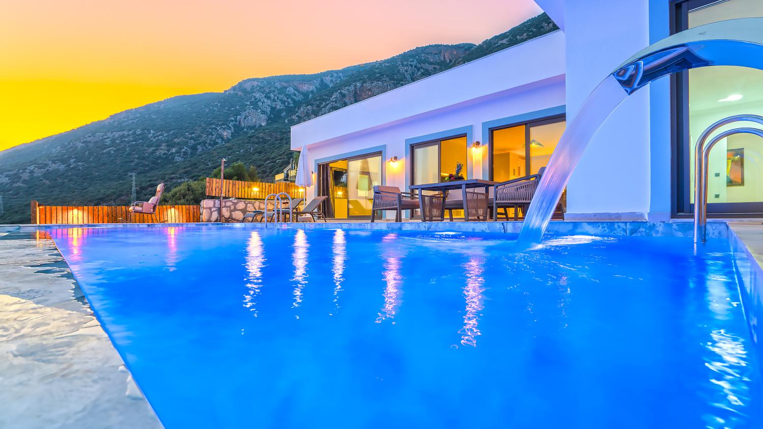 Villa Nevra, Honeymoon Villa for Rent for (4) People located in Gökseki