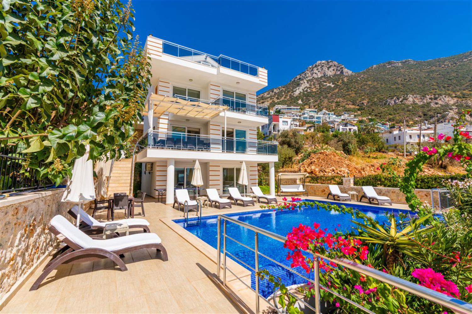 Villa Optimum-Kalkan/Akbel,5 bedrooms/Sleeps 10,Luxury and economic sea view villa wit private pool,children pool and jacuzzi.