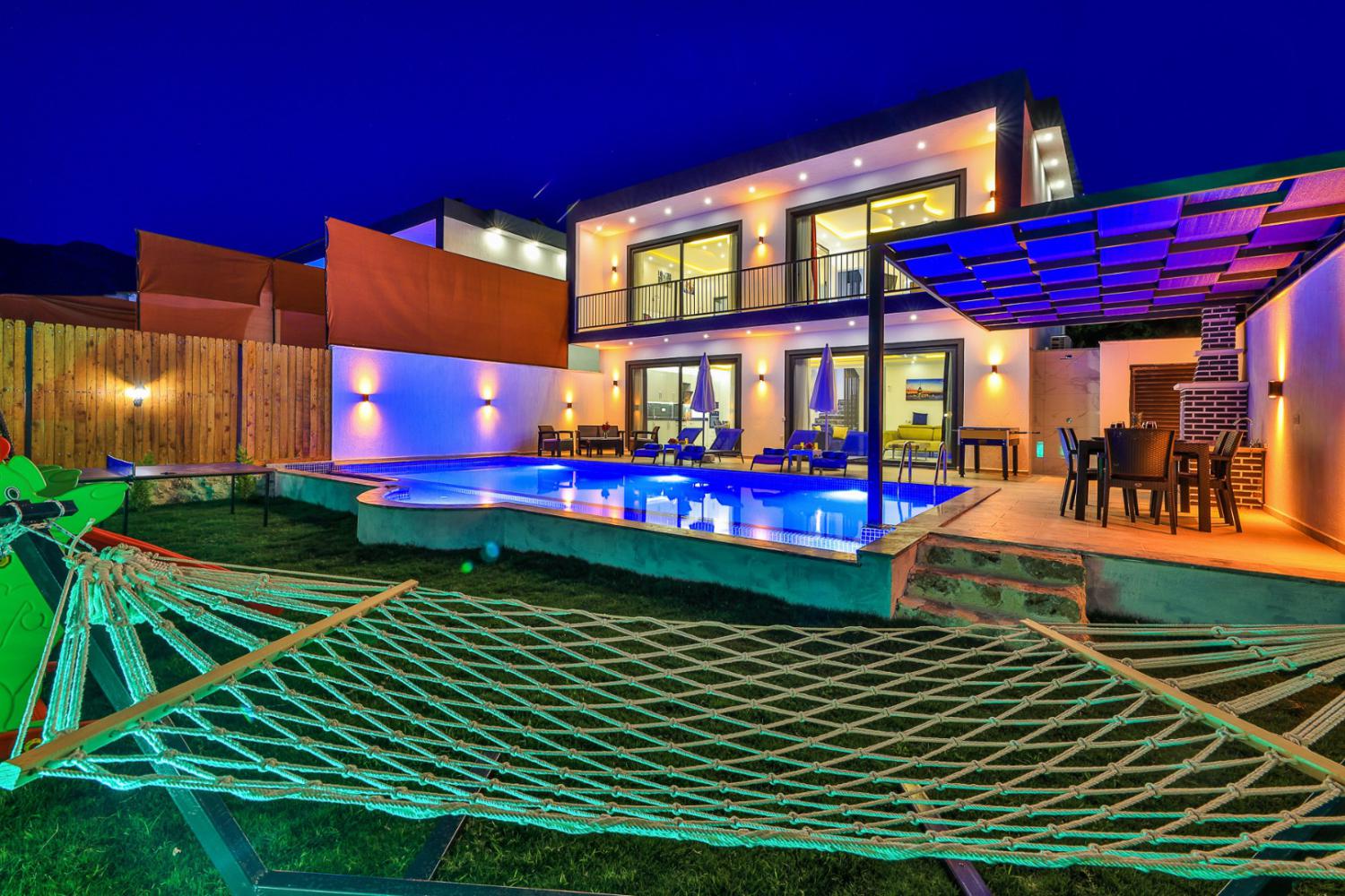 Villa Paradise Yeşilköy 2, Honeymoon Villa for Rent for (5) People located in Yeşilköy