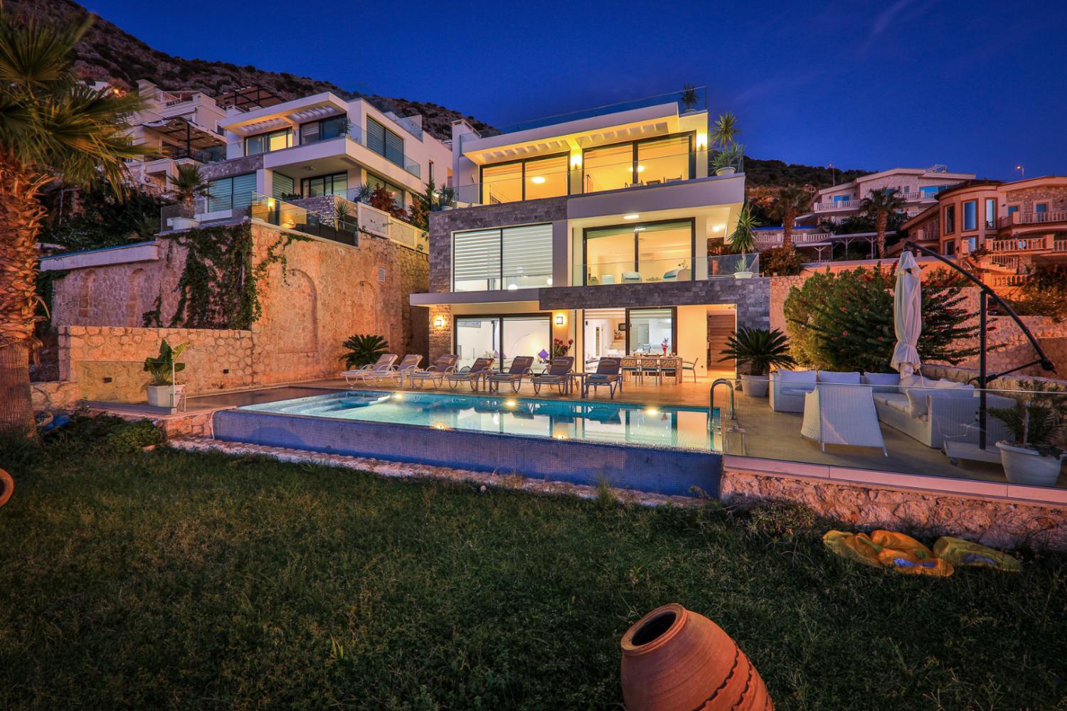 Villa Setara-Kalkan/Komurluk area,4 bedrooms/sleeps 8 ,Luxury villa,close to sea and close to beach,Near the kalkan main town