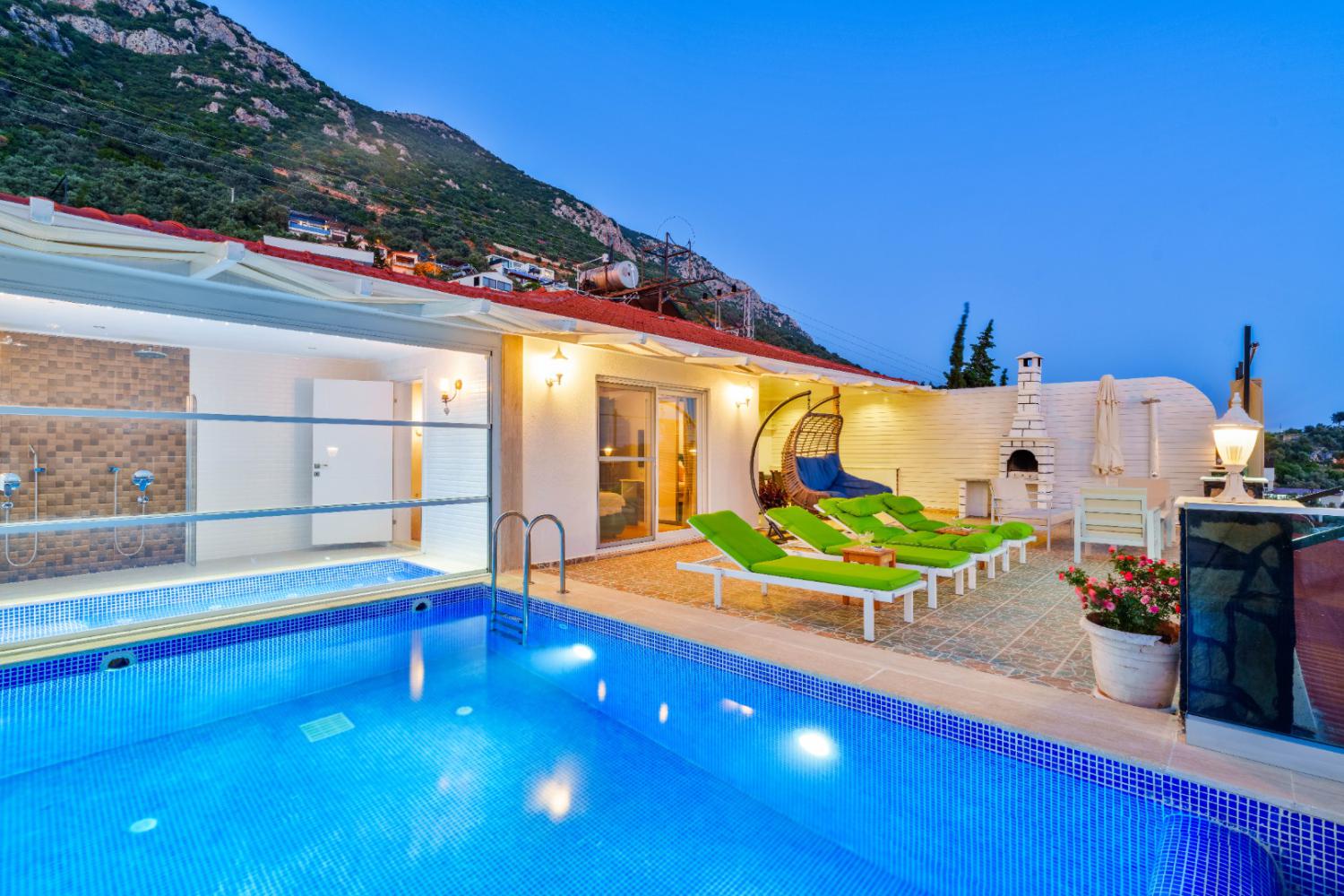 Villa Sinem Kördere - Kalkan’da Muhafazakar, Deniz Manzaralı Villa